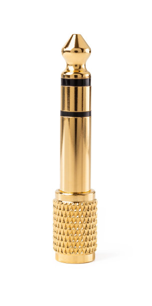 金色TRS适配器直立孤立在白色背景上。镀金立体声插孔适配器的所有类型的有线耳机。放大照相。图片下载