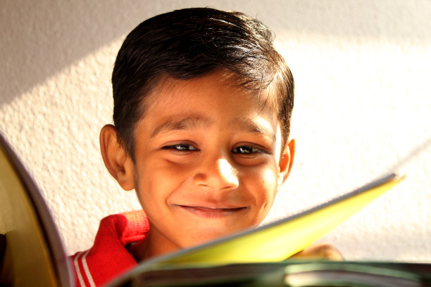 印度小孩学校男孩图片下载