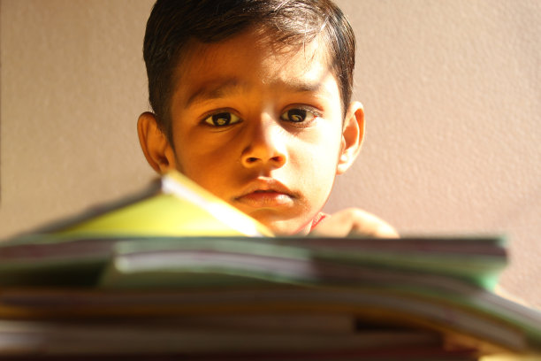 十几岁的男孩图片下载