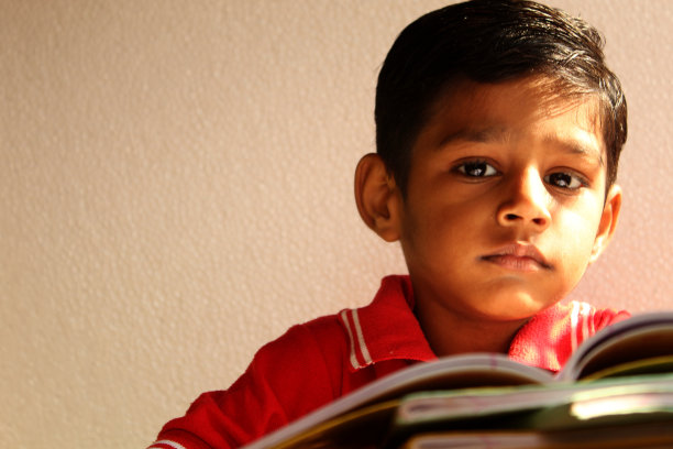 印度小孩学校男孩图片下载