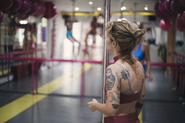 钢管舞图片下载