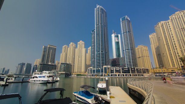 迪拜码头摩天大楼，从堤岸延时摄影图片下载