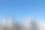 东京晴朗的天空下的现代建筑图片下载