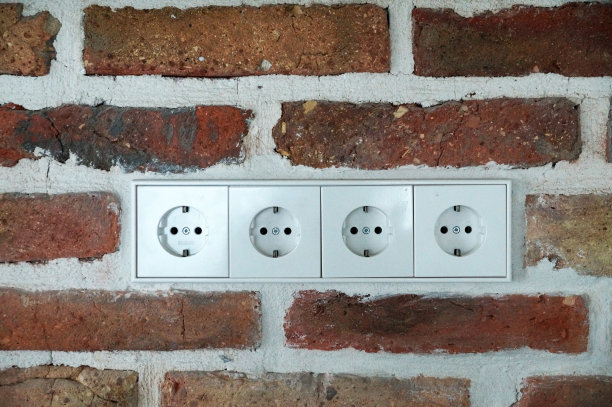 白色插座上的砖墙特写阁楼风格图片下载