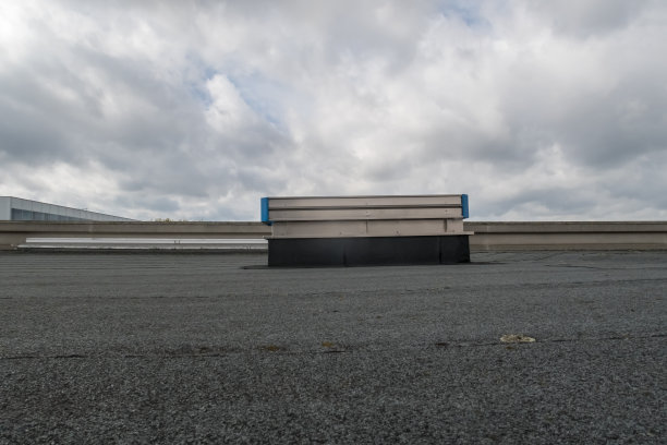 屋顶上的圆屋顶图片下载