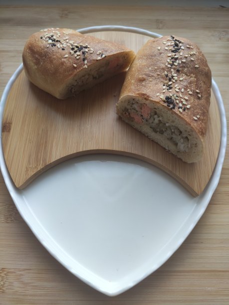 传统的俄罗斯鱼、米饭和洋葱派。图片下载