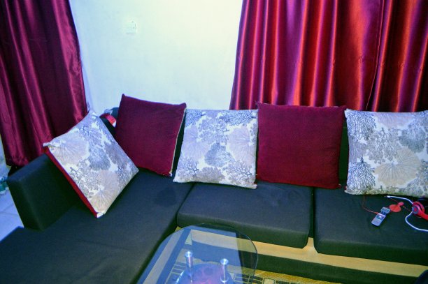 起居区或餐桌室图片下载