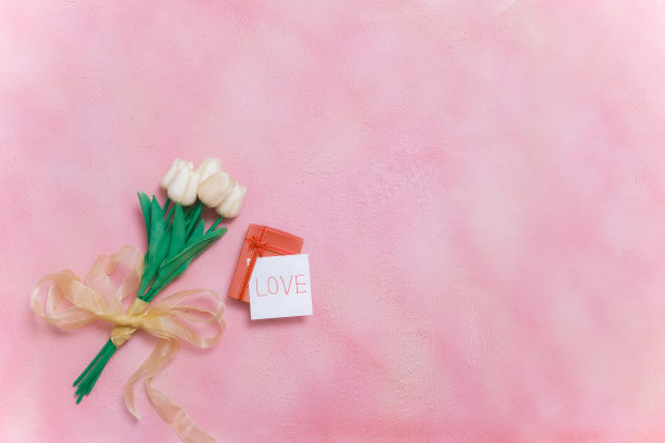 爱的留言，美丽的鲜花礼盒，情人节的概念，周年纪念，母亲节和生日祝福，copyspace, topview。图片下载
