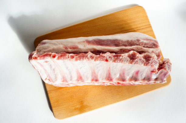 新鲜的带骨猪腰肉图片下载
