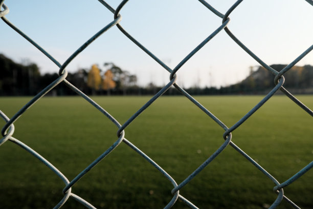 篱笆上傍晚地面的图像素材图片下载
