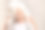 一个可爱美丽的女孩的肖像，头上戴着白毛巾。图片下载