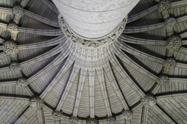 位于安大略省渥太华的加拿大议会大厦外的支撑柱子的细节图片下载