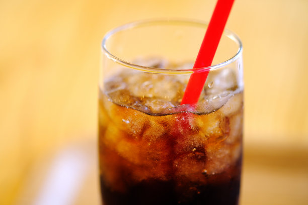 可乐和吸管图片下载