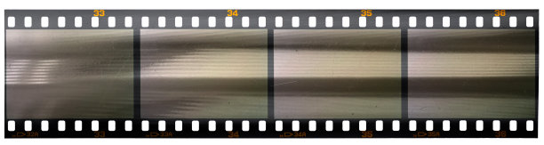 长35毫米的胶片剪辑或带空框或细胞在白色背景，只是融入你的照片，使他们看起来复古。图片下载