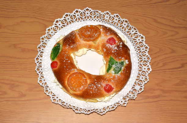 Roscon de Reyes，西班牙的圣诞糖果图片下载