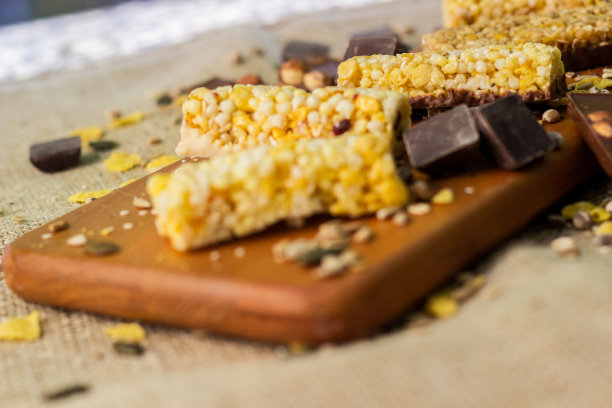 格兰诺拉燕麦棒，健康的零食图片下载