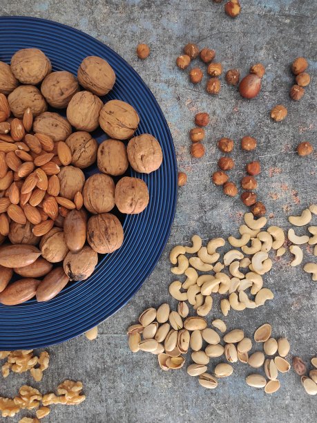 混合坚果蓝色背景图片下载