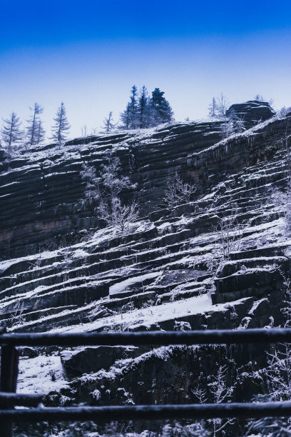 冬天的前采石场图片下载