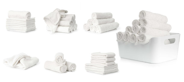 一套白色毛巾布毛巾孤立在白色背景图片下载