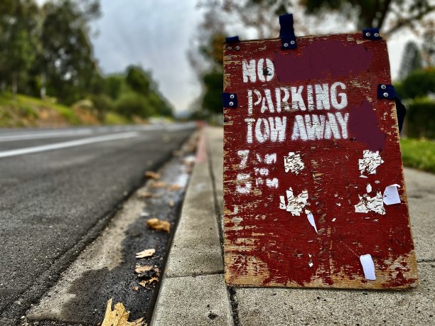 没有停车夹心板-减少的视角图片下载