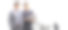 一名男性顾客和一名拿着笔记本电脑的机械师图片下载