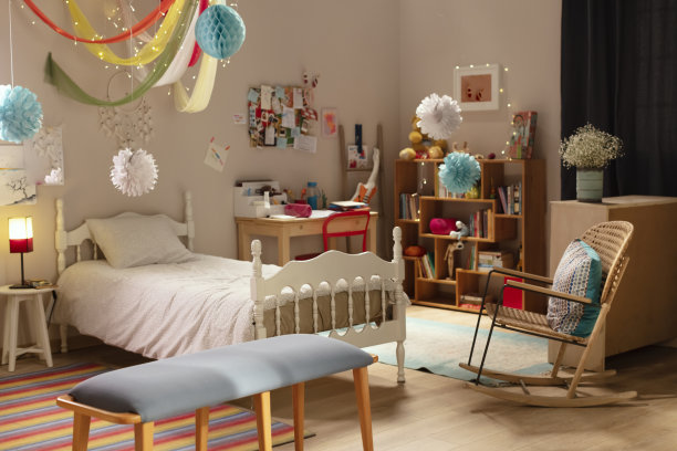 晚上的女孩房间图片下载