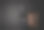 一个女孩怀里抱着一只拉布拉多寻回犬。在一个摄影工作室里拍摄的特写，在一个黑色的背景上。图片下载
