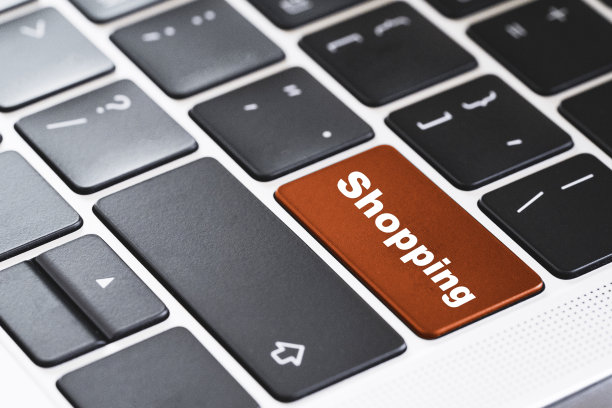网上购物的概念，购物在笔记本电脑键盘的红色按钮上。图片下载