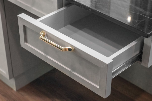 房间的白色木柜的特写图片下载