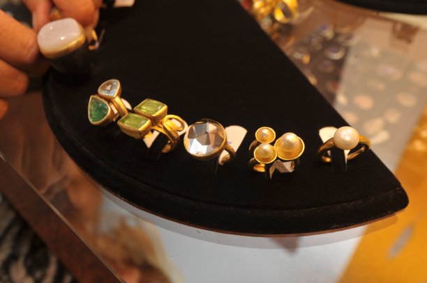 珠宝店里的珠宝图片下载