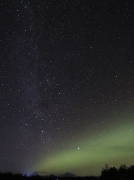 阿拉斯加北部的银河北极光图片下载
