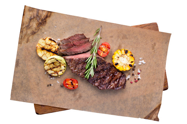 烤嫩肉配蔬菜。餐厅服务的概念。孤立。图片下载