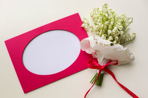 春天的作文。百合花束的山谷和空间的文本图片下载