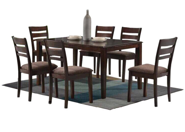 餐桌和椅子孤立在白色背景上。豪华和现代的餐桌设置不同的风格和大小。石材桌面，钢化玻璃，木制桌面和舒适的餐椅。图片下载