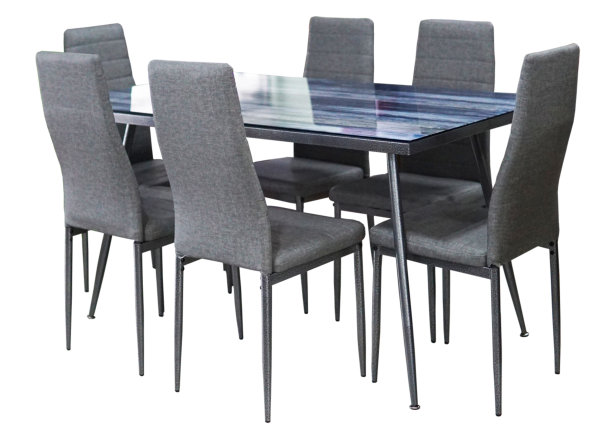 餐桌和椅子孤立在白色背景上。豪华和现代的餐桌设置不同的风格和大小。石材桌面，钢化玻璃，木制桌面和舒适的餐椅。图片下载