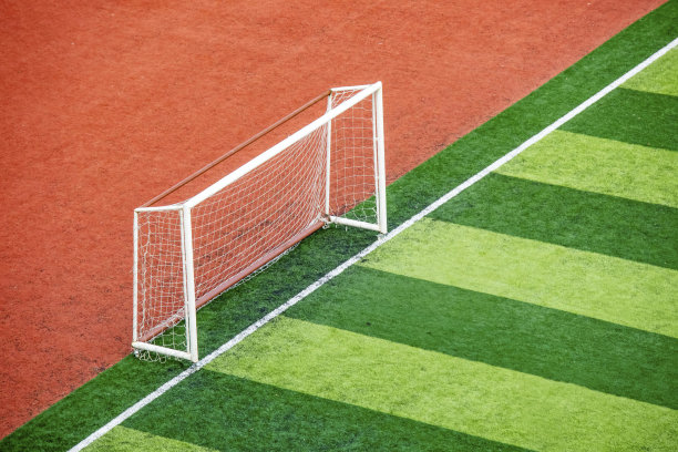 空旷的绿色足球场用于运动和足球图片下载