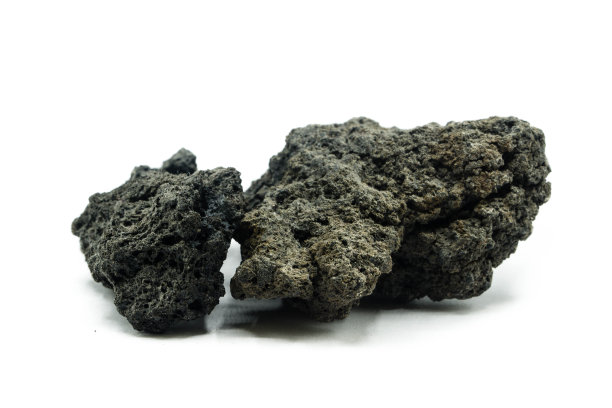 黑色矿岩孤立在白色背景上图片下载