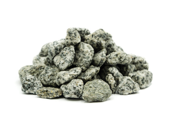 卵石堆孤立的白色背景图片下载