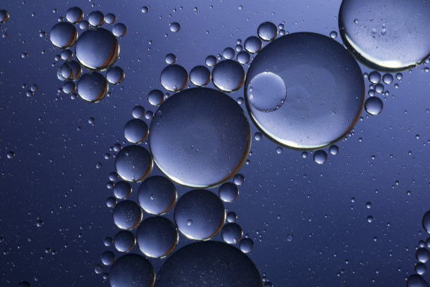 油价下跌逼近图片下载