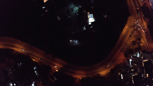 夜间高架公路交通航拍视角图片下载