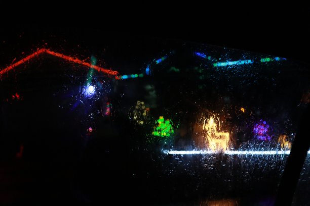 抽象圣诞彩灯背景。图片下载