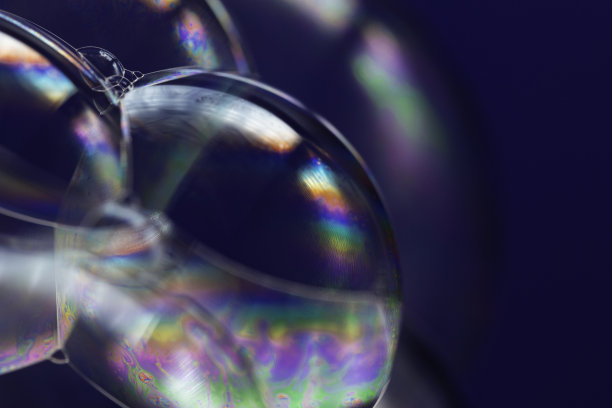 近距离的肥皂泡图像，未知的星球，混乱的色彩，科幻小说图片下载