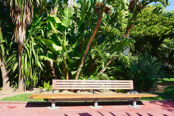 又大又长的公园长椅图片下载