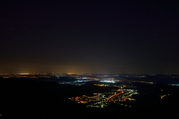 晚上从斯瓦比亚的阿尔布看到的景象图片下载
