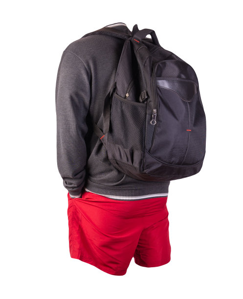 背包，运动衫，短裤孤立的白色背景。图片下载