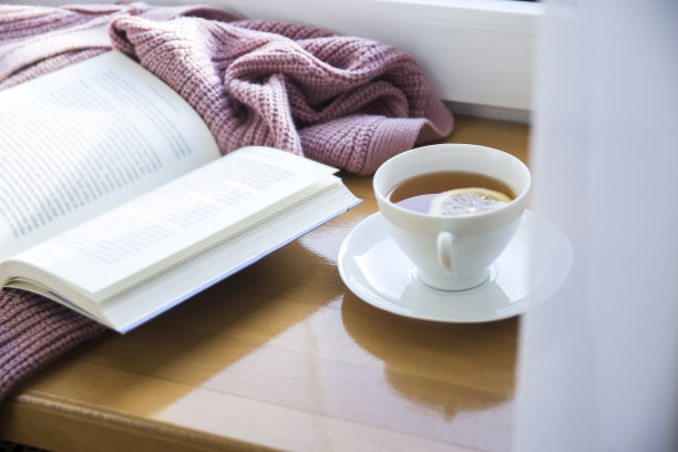 生活照片与一杯柠檬热茶图片下载