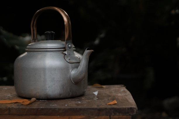 铝制的水壶图片下载