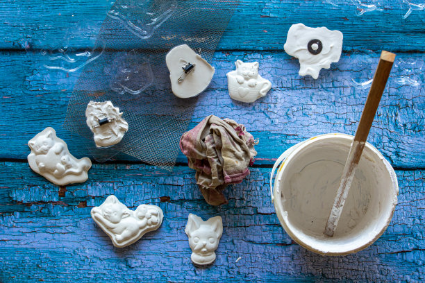 造型的观点在过程中创造可爱的宠物设计。孩子们的趣味塑造活动。图片下载