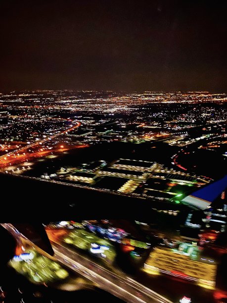 芝加哥夜晚灯光的鸟瞰图。图片下载