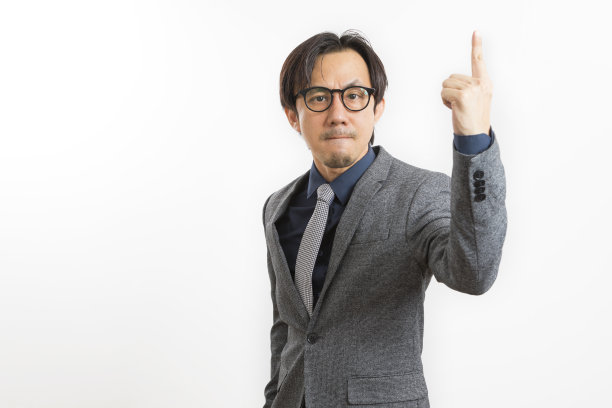 成功的亚洲商人以自信的姿态图片下载